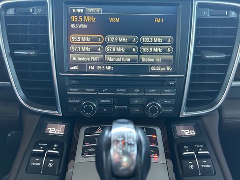 Used 2016 Porsche Panamera GTS image 18