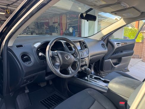 Used 2017 Nissan Pathfinder S image 5