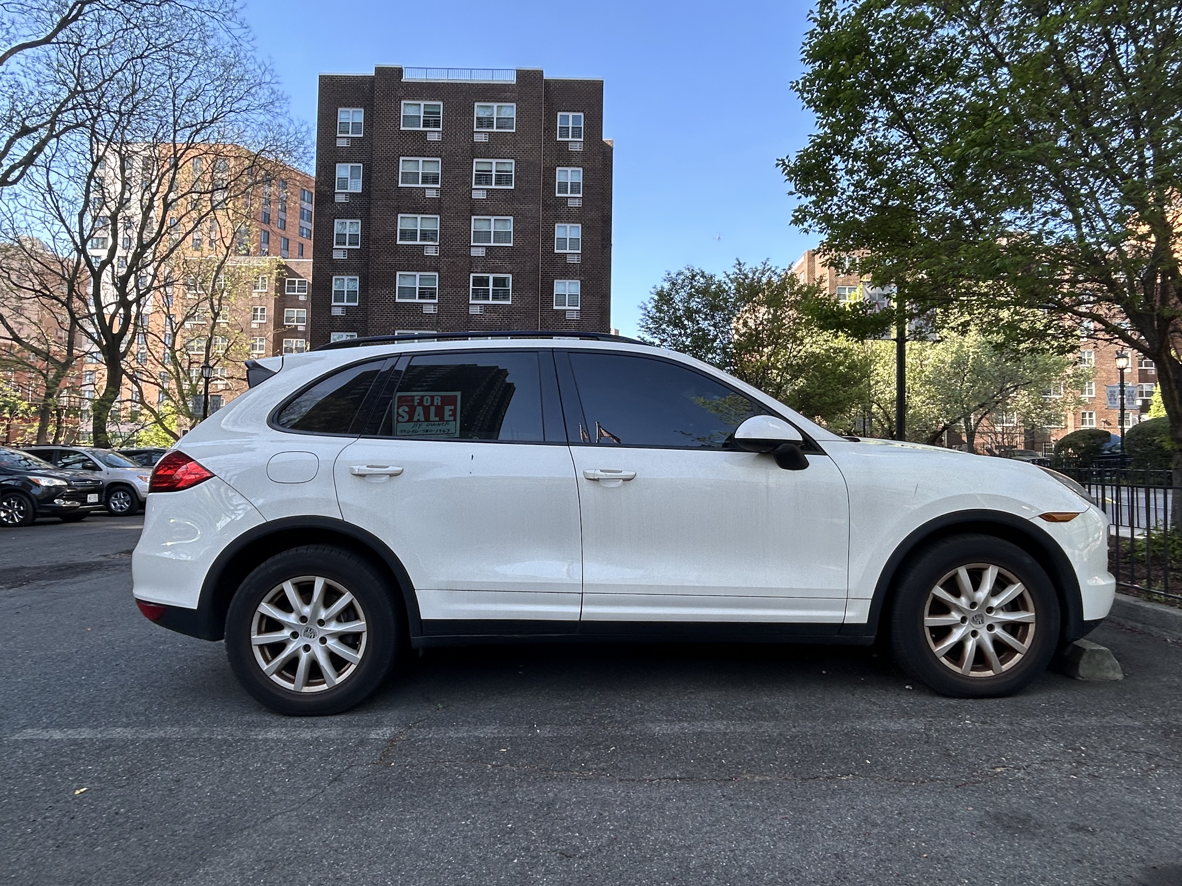 Used 2011 Porsche Cayenne AWD/4WD image 17
