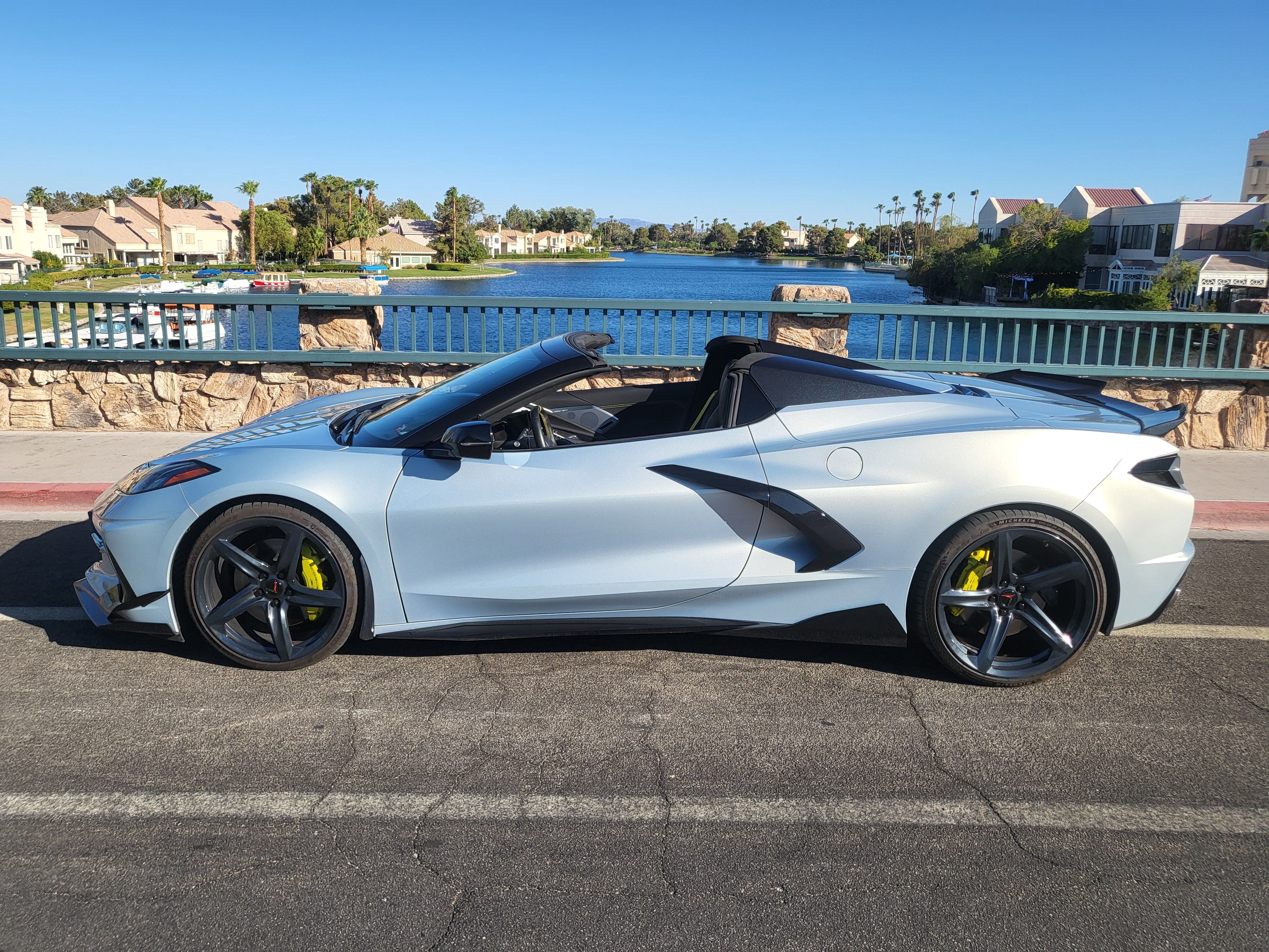 Used 2021 Chevrolet Corvette Stingray Premium Conv w/ Z51 Performance Package RWD image 2