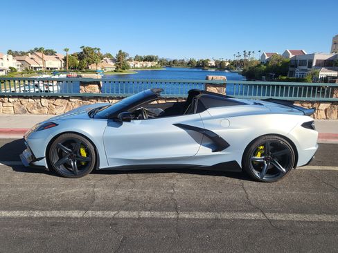 Used 2021 Chevrolet Corvette Stingray Premium Conv w/ Z51 Performance Package RWD image 2