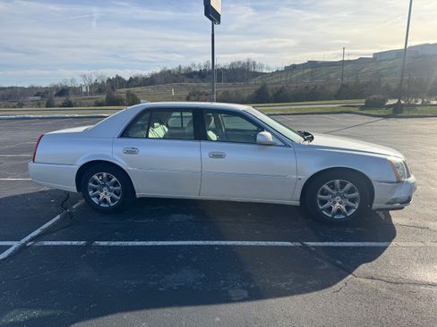 Used 2009 Cadillac DTS image 6