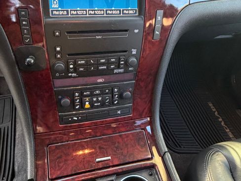 Used 2010 Cadillac Escalade ESV Premium AWD/4WD image 12