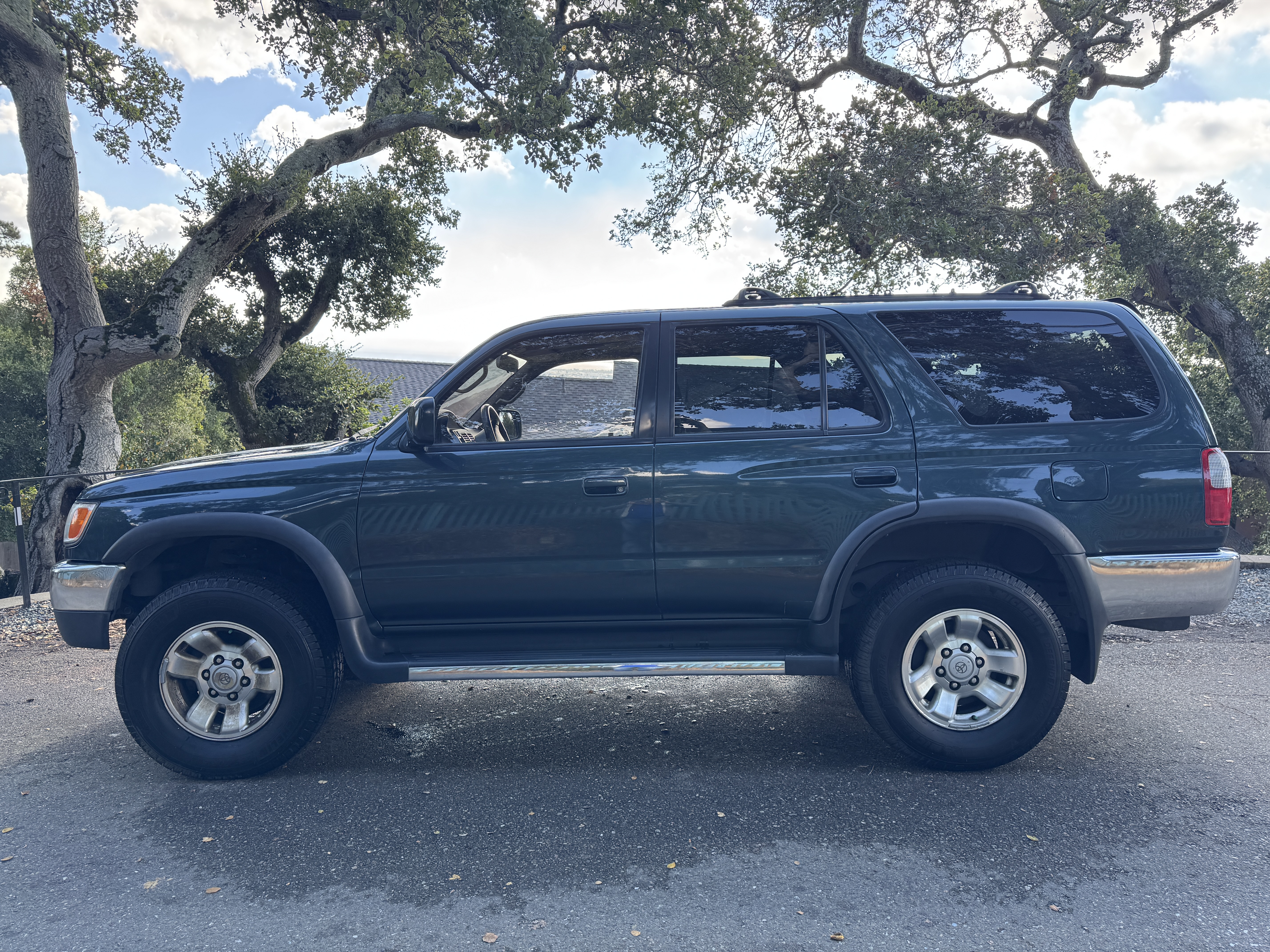 Used 1998 Toyota 4Runner SR5 AWD/4WD image 1