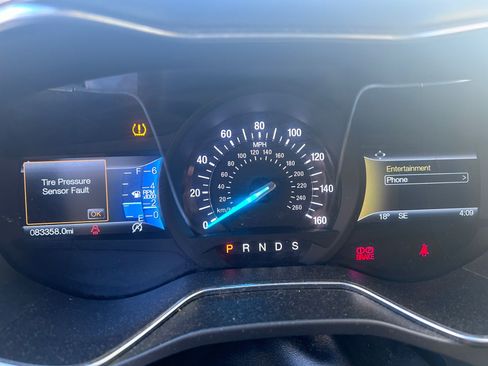 Used 2017 Ford Fusion SE w/ Fusion SE Technology Package image 9