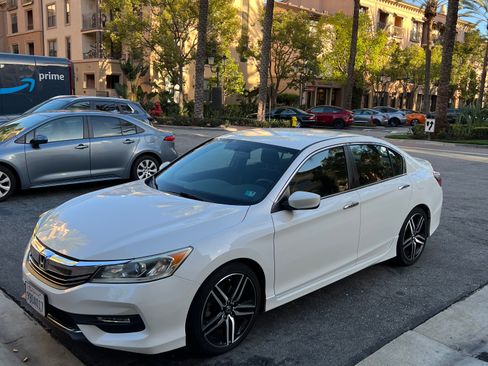 Used 2017 Honda Accord Sport image 2