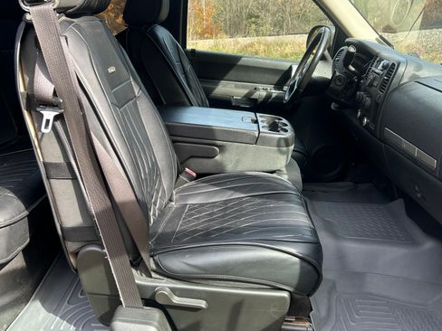 Used 2009 Chevrolet Silverado 2500 LT w/ Exterior Plus Package image 12