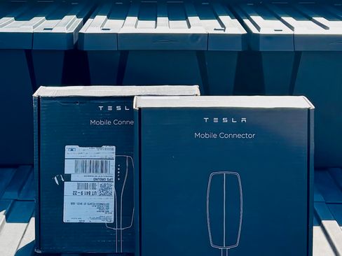 Used 2024 Tesla Cybertruck AWD Crew Cab image 30