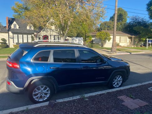 Used 2018 Jeep Cherokee Latitude image 4