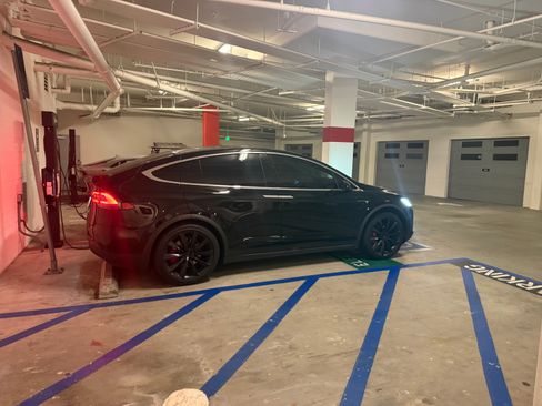 Used 2021 Tesla Model X Performance image 1