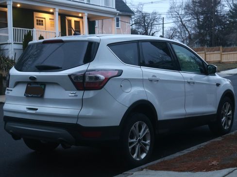 Used 2017 Ford Escape SE image 12