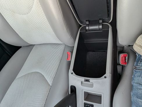 Used 2014 Toyota RAV4 EV image 29