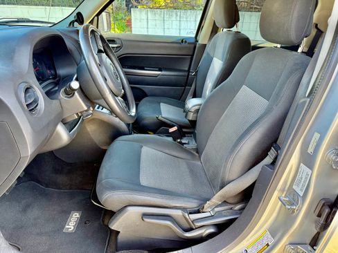 Used 2013 Jeep Patriot Latitude image 11
