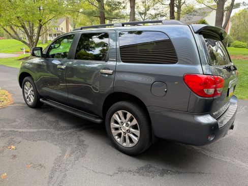 Used 2010 Toyota Sequoia Limited AWD/4WD image 6