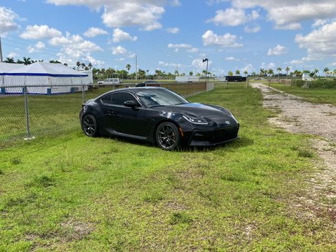 Used 2023 Toyota GR86 image 2