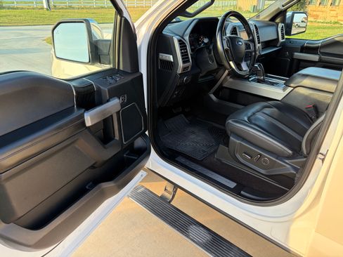 Used 2018 Ford F150 Platinum w/ Equipment Group 701A Luxury AWD/4WD image 14