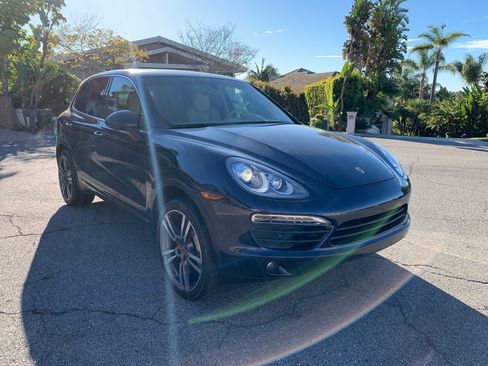 Used 2013 Porsche Cayenne S image 5