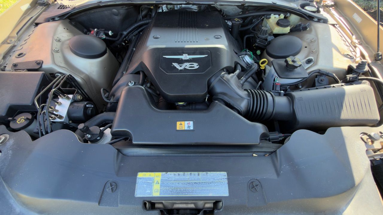 Used 2005 Ford Thunderbird RWD image 10