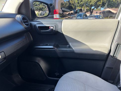 Used 2018 Toyota Tacoma SR image 12