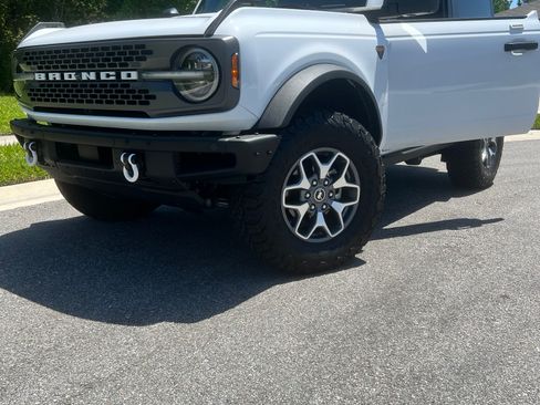 Used 2023 Ford Bronco Badlands image 12