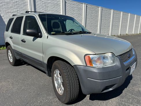 Used 2004 Ford Escape XLT image 16