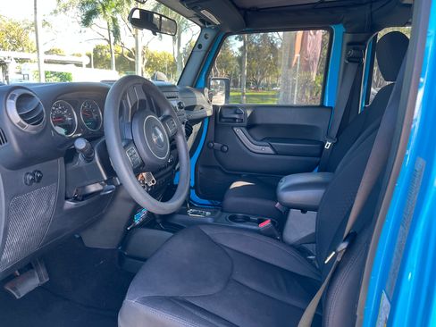 Used 2017 Jeep Wrangler Unlimited Sport image 10