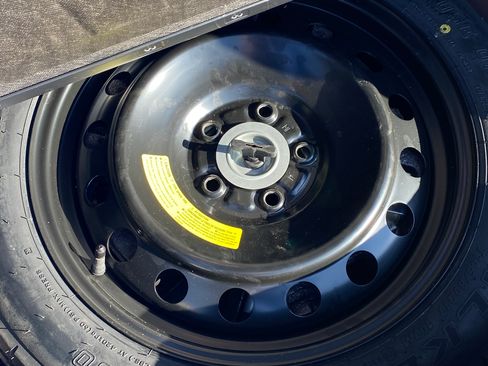 Used 2024 Subaru Crosstrek 2.0i Premium image 31