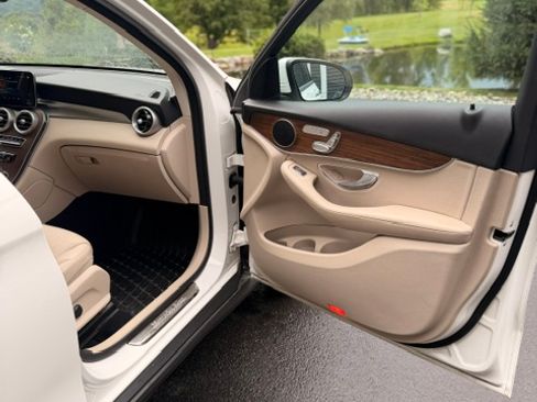 Used 2022 Mercedes-Benz GLC 300 4MATIC image 13
