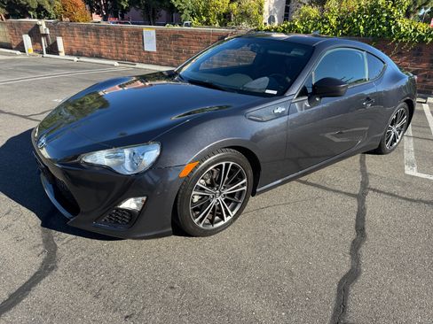 Used 2015 Scion FR-S image 1