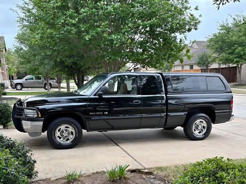 Used 1998 Dodge Ram 1500 Truck 2WD Quad Cab image 1