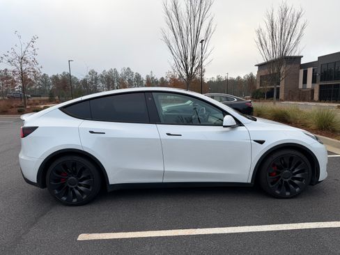 Used 2022 Tesla Model Y Performance image 4