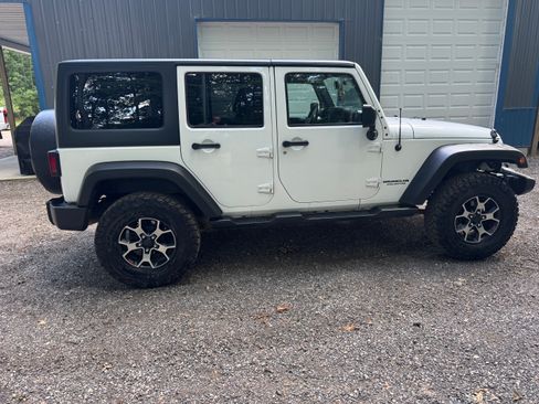 Used 2015 Jeep Wrangler Unlimited Sport w/ Quick Order Package 24S AWD/4WD image 19