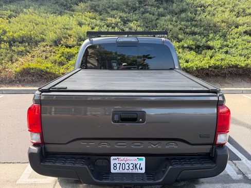 Used 2017 Toyota Tacoma TRD Off-Road w/ Tow Package (A/T) AWD/4WD image 2