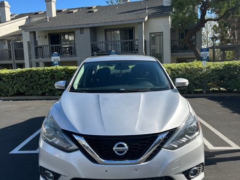 Used 2018 Nissan Sentra SR image 2