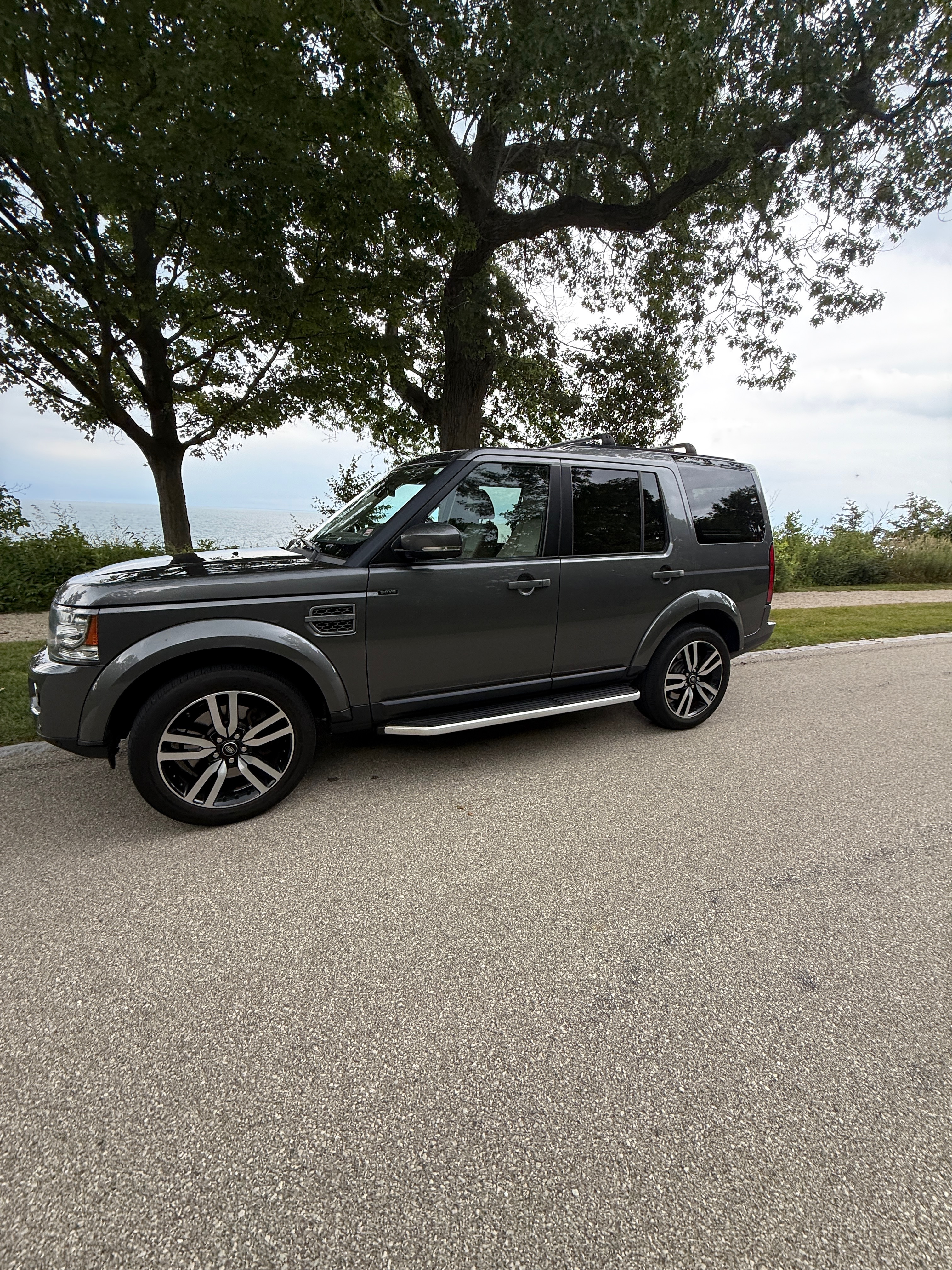 Used 2015 Land Rover LR4 HSE AWD/4WD image 1