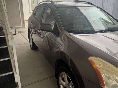 Used 2010 Nissan Rogue SL w/ Premium Pkg image 2