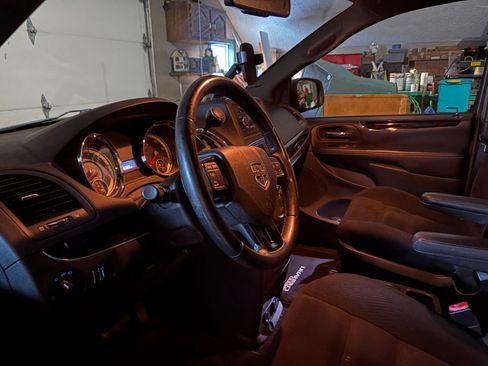 Used 2015 Dodge Grand Caravan SE image 8