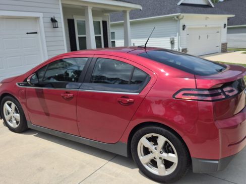 Used 2014 Chevrolet Volt Premium w/ Premium Trim Package FWD image 4
