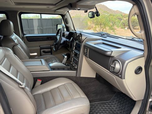 Used 2004 HUMMER H2 w/ Preferred Equipment Group AWD/4WD image 13