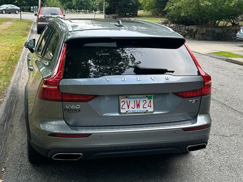 Used 2021 Volvo V60 T5 Cross Country w/ Climate Package image 8