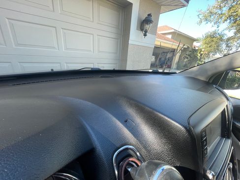 Used 2012 Chrysler Town & Country Limited image 5