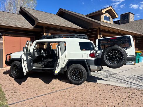 Used 2014 Toyota FJ Cruiser 4WD w/ Upgrade Package image 18