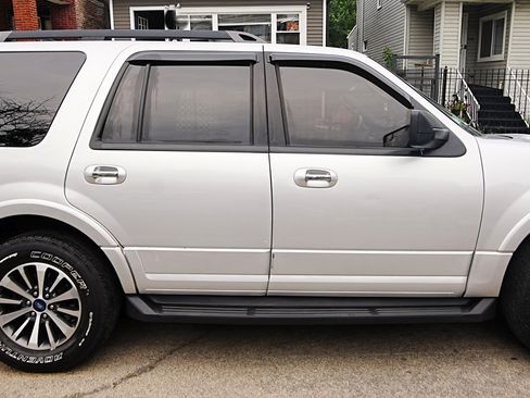 Used 2016 Ford Expedition XLT AWD/4WD image 6
