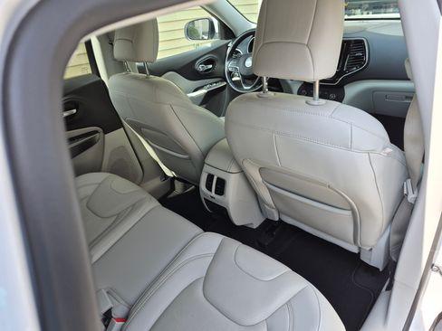 Used 2019 Jeep Cherokee Limited w/ Luxury Group image 14