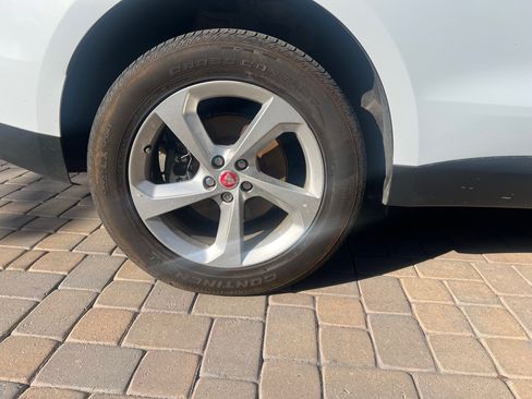 Used 2018 Jaguar F-PACE Premium image 15