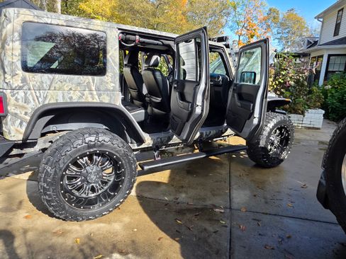 Used 2014 Jeep Wrangler Unlimited Rubicon image 10