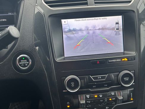 Used 2019 Ford Explorer XLT w/ Equipment Group 201A image 11