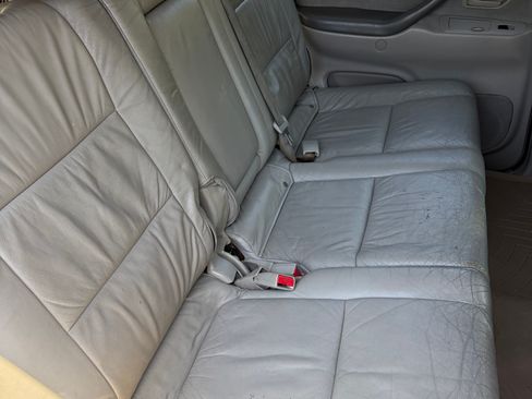 Used 2005 Toyota Sequoia SR5 AWD/4WD image 19