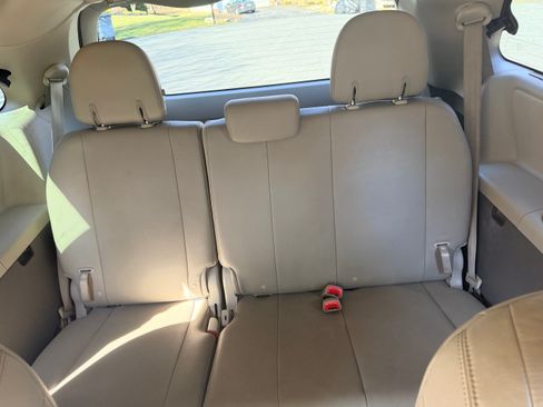 Used 2015 Toyota Sienna XLE Premium image 14