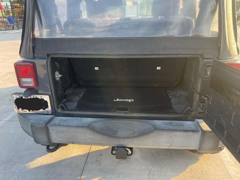 Used 2016 Jeep Wrangler Sport image 8